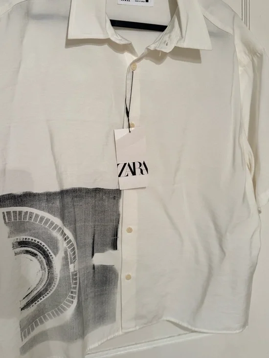 Zara Man Abstract Graphic Button-Up - Picture 3 of 5